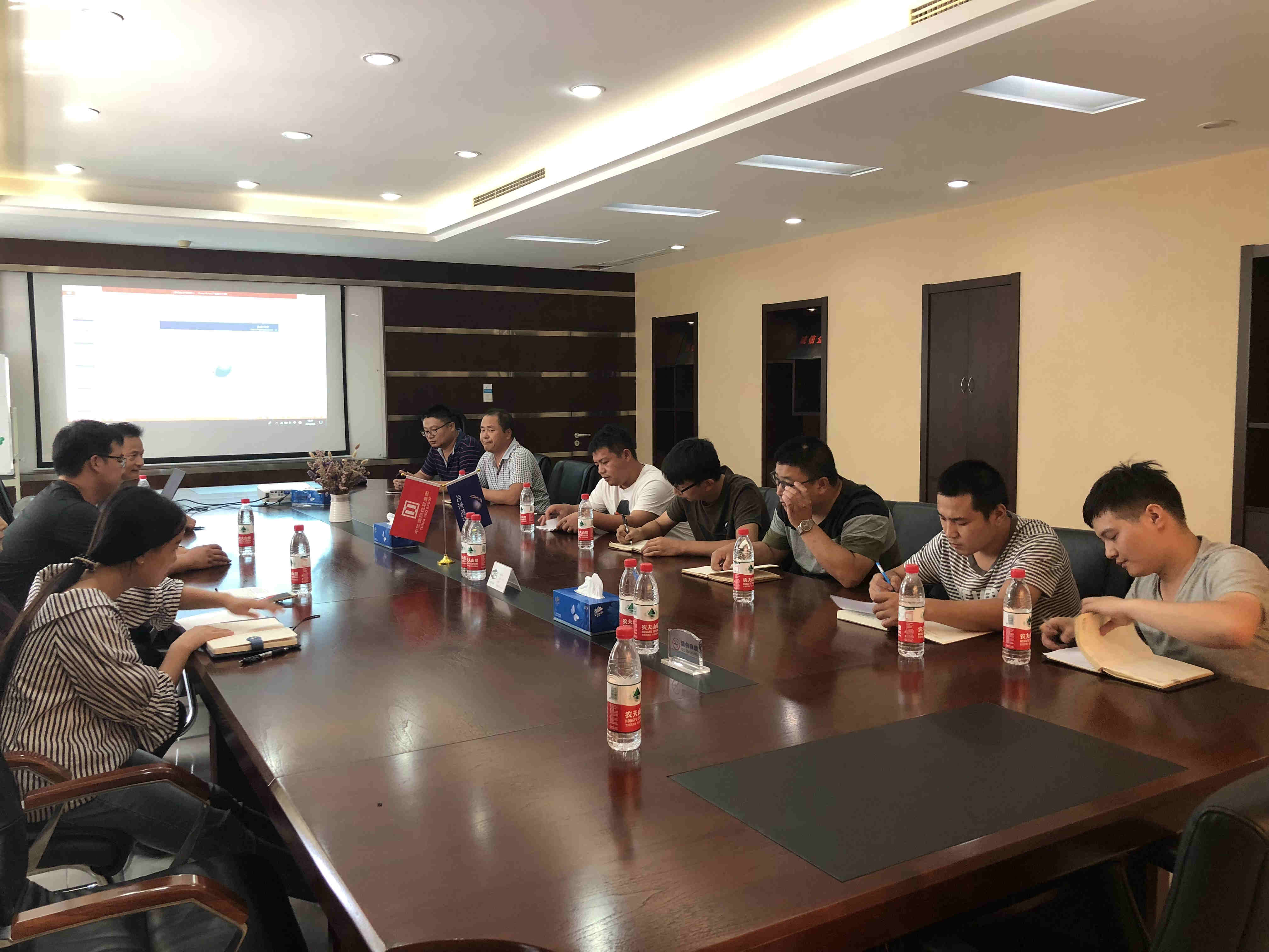 質量辦及安保部對特種工程分公司進行了質量、環(huán)境、職業(yè)健康安全管理體系貫標進行了培訓。